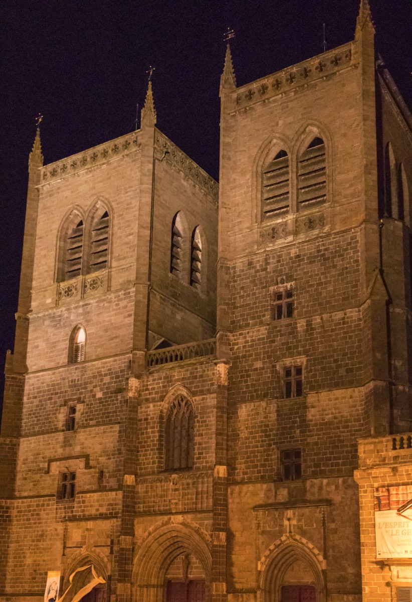Church in St-Flour at night