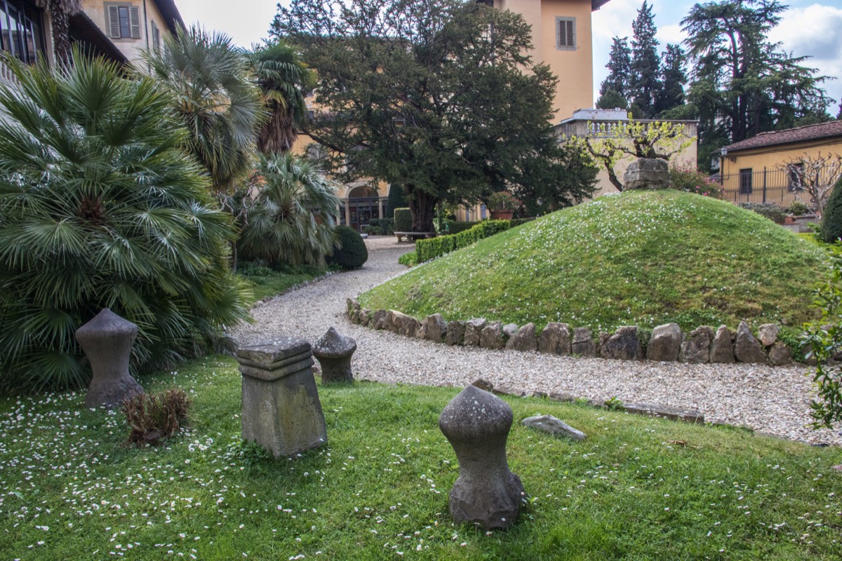 Garden of the archeological museum in Firenze