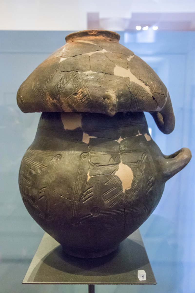 Etruscan burial urn (yes, another one)